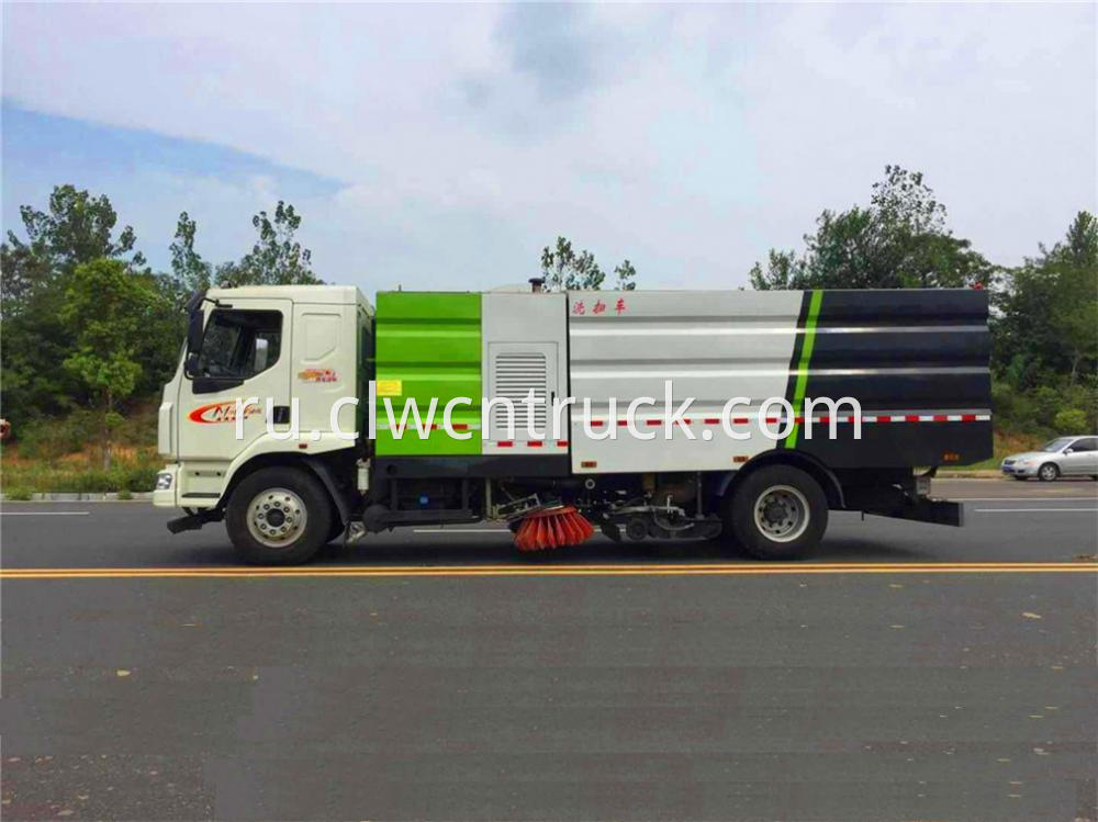 Vacuum Street Sweeper Truck 2